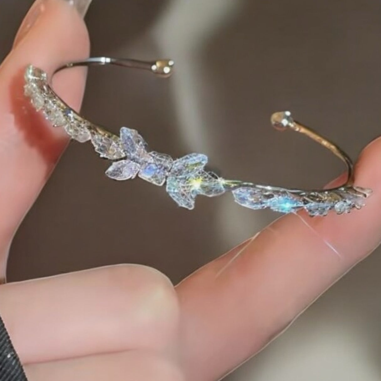 Clear gem bow bangle