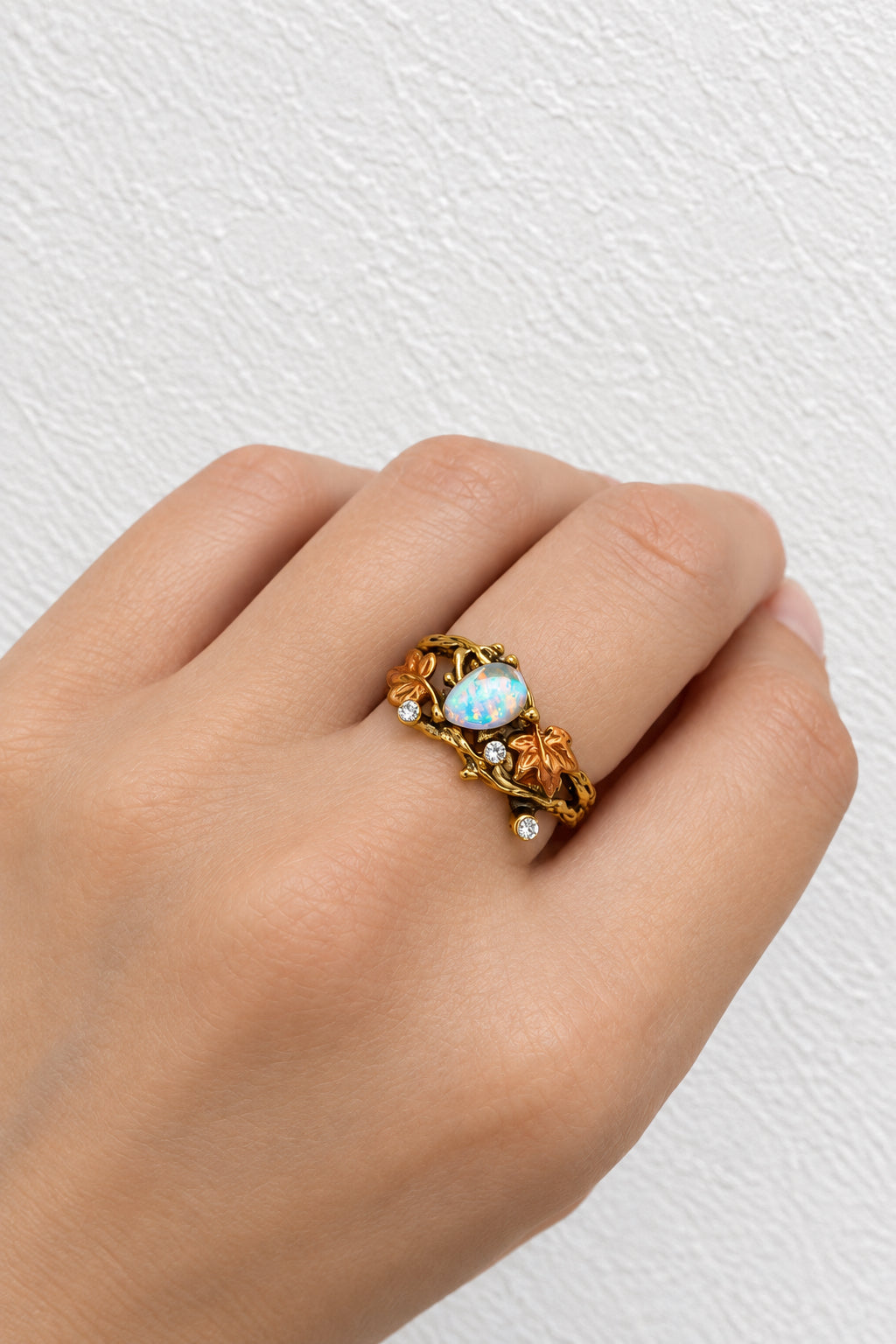 Vintage maple leaf ring size 8