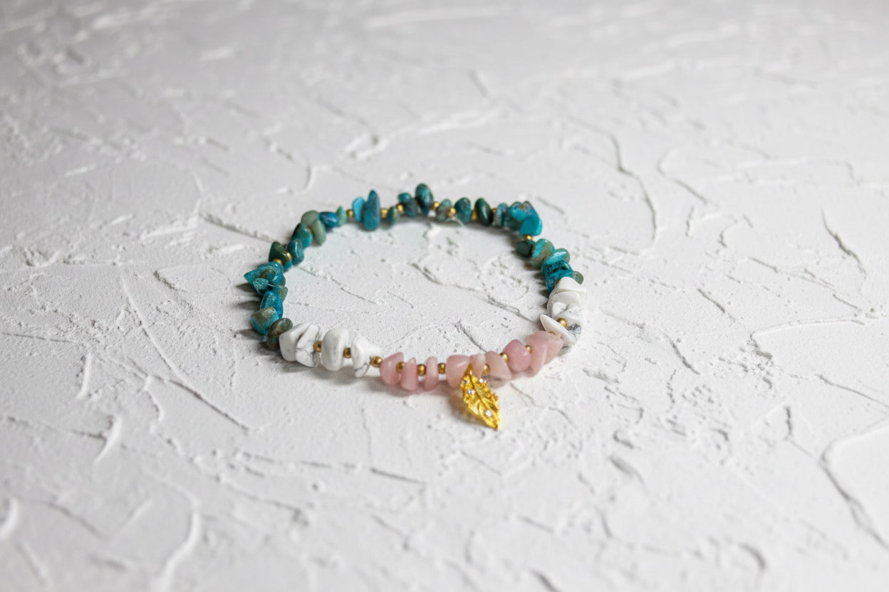 Gold gem leaf & crystal chip stretch anklet