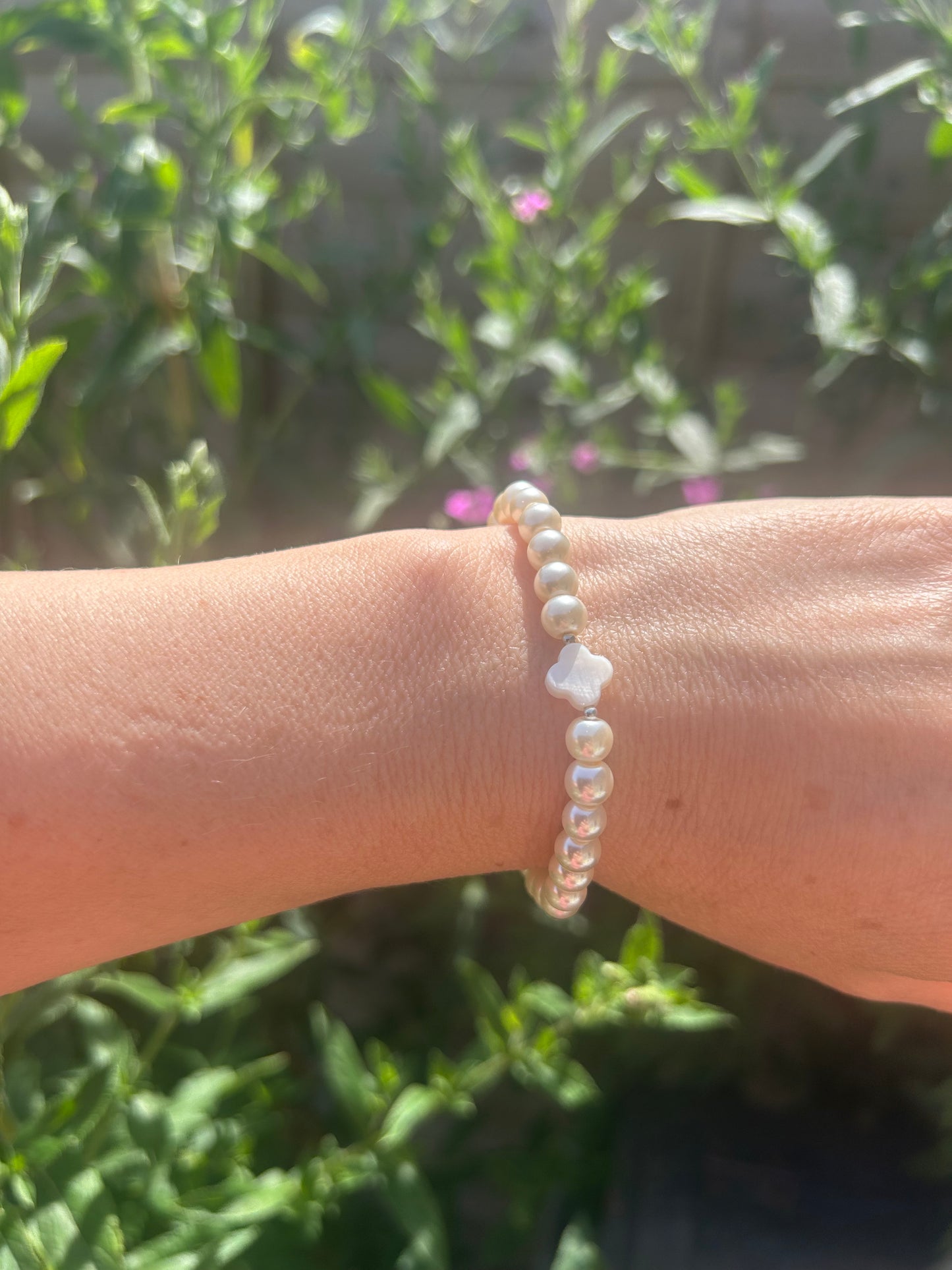 Mother of pearl clover bracelet