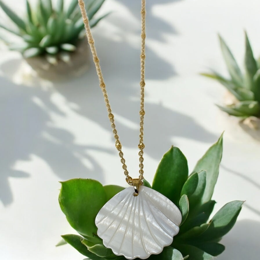Mother of pearl shell (gold)