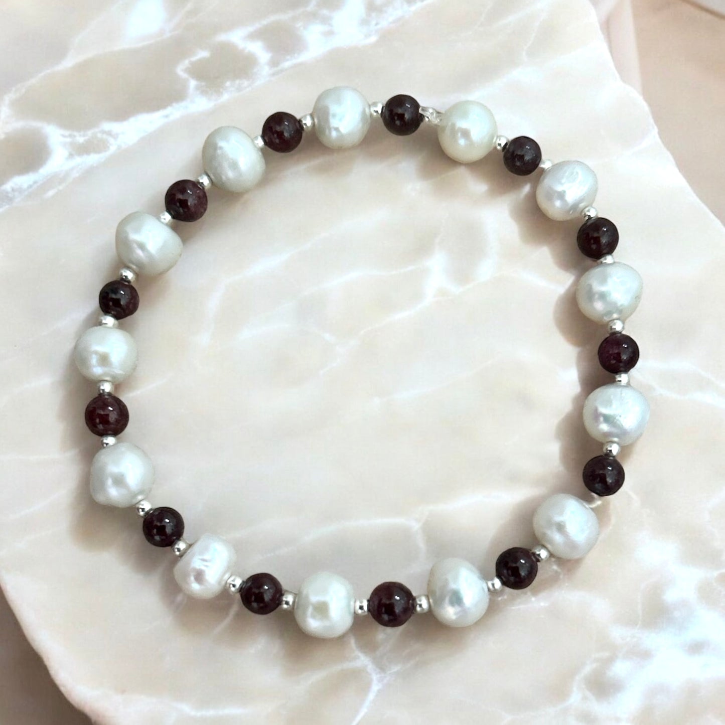 Pearl & garnet bracelet