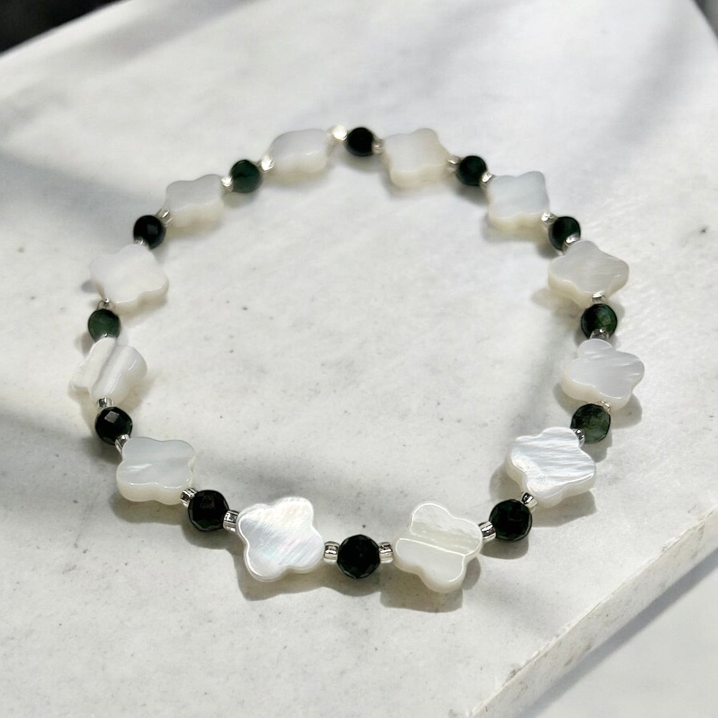 Mother of pearl clover & emerald beaded bracelet
