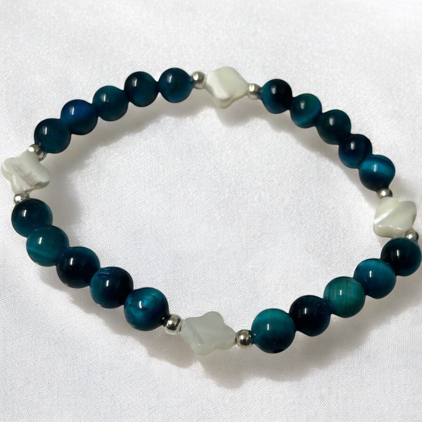 Green tigers eye & mother of pearl clover bracelet