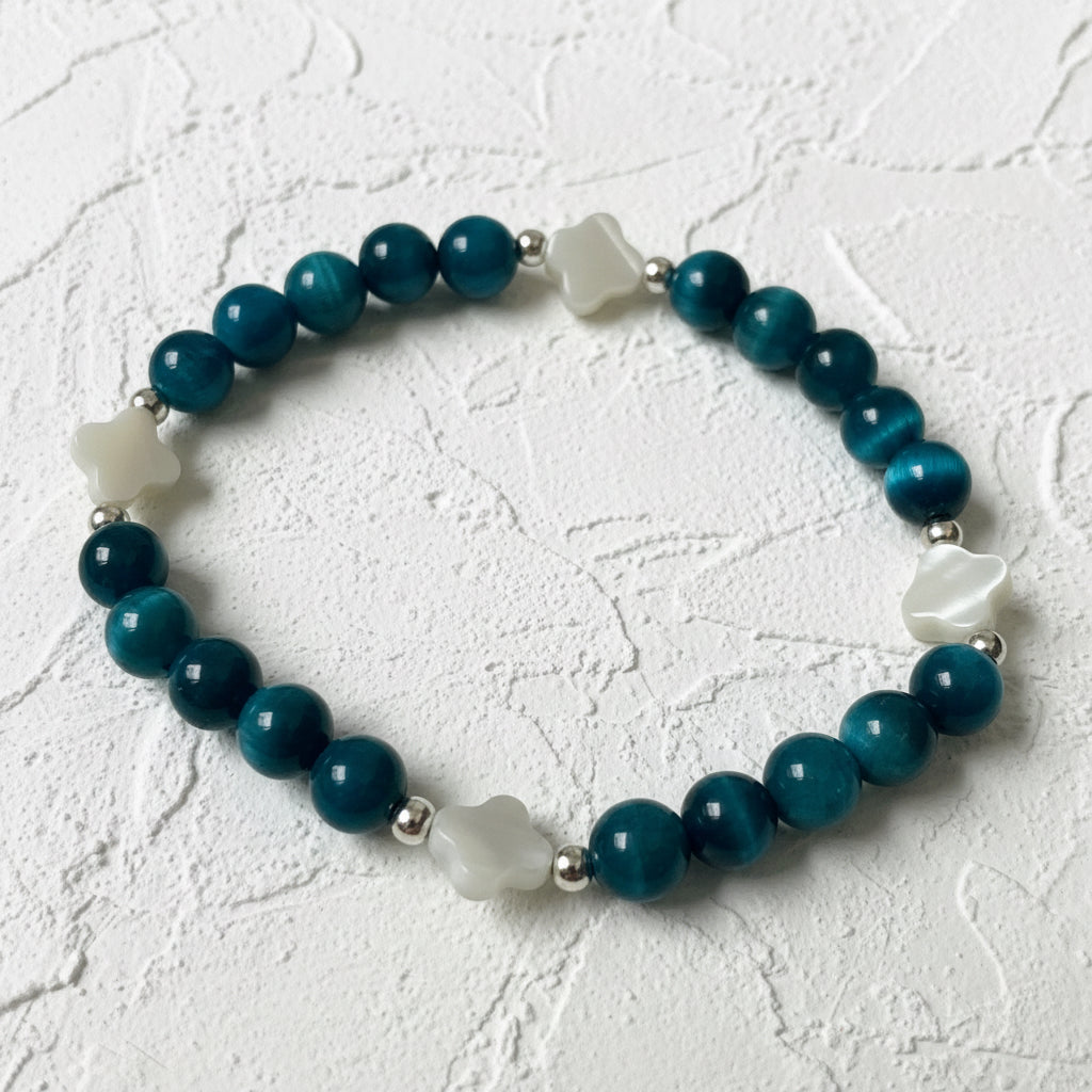 Green tigers eye & mother of pearl clover bracelet