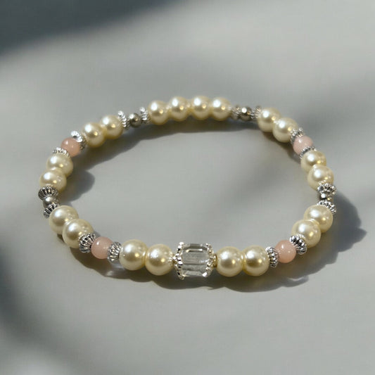 Glass pearly peach beaded bracelet