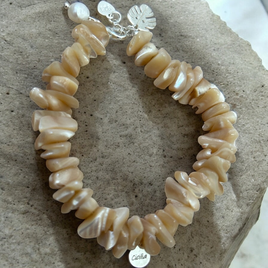 Cream mother of pearl chip bracelet with 925 silver leaf charm