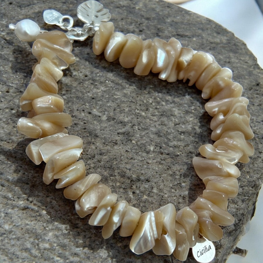Cream mother of pearl chip bracelet with 925 silver leaf charm