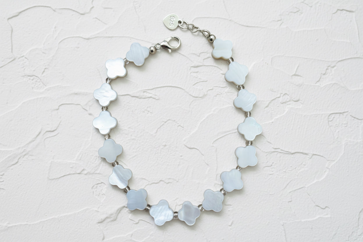 Bracelet with white flower-shaped beads.