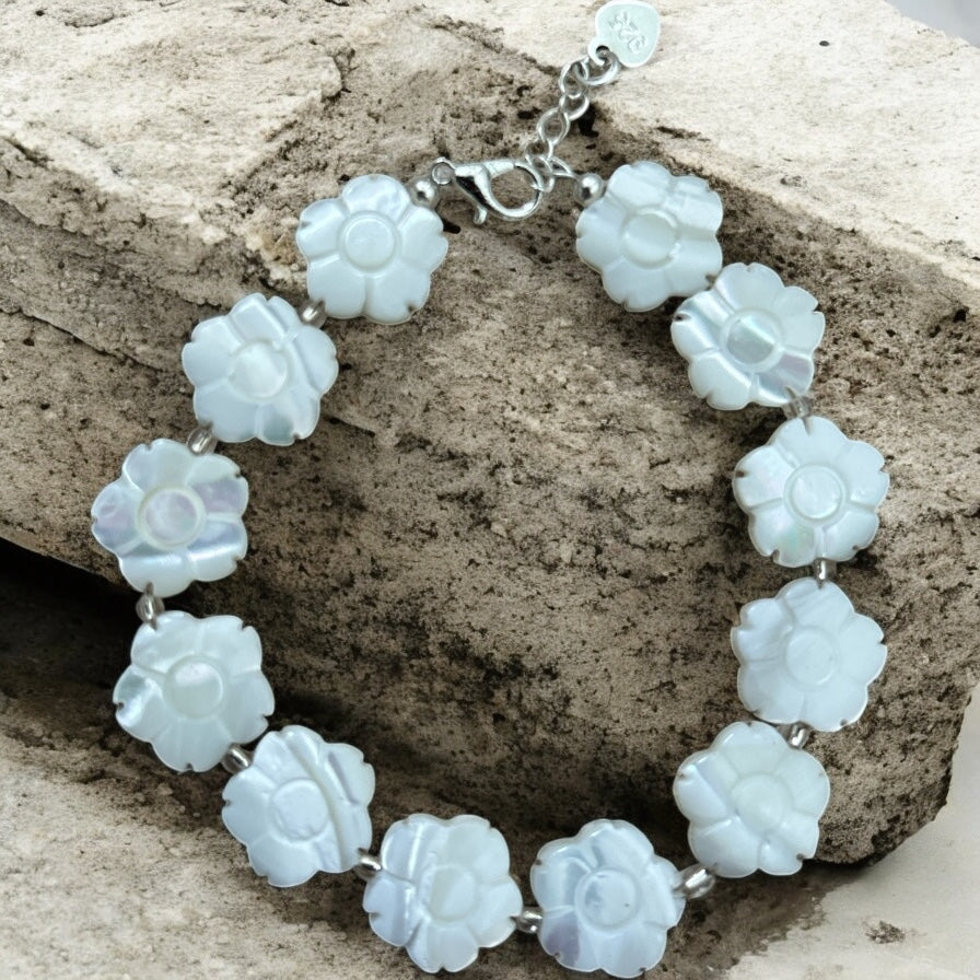 Mother of pearl flower bracelet