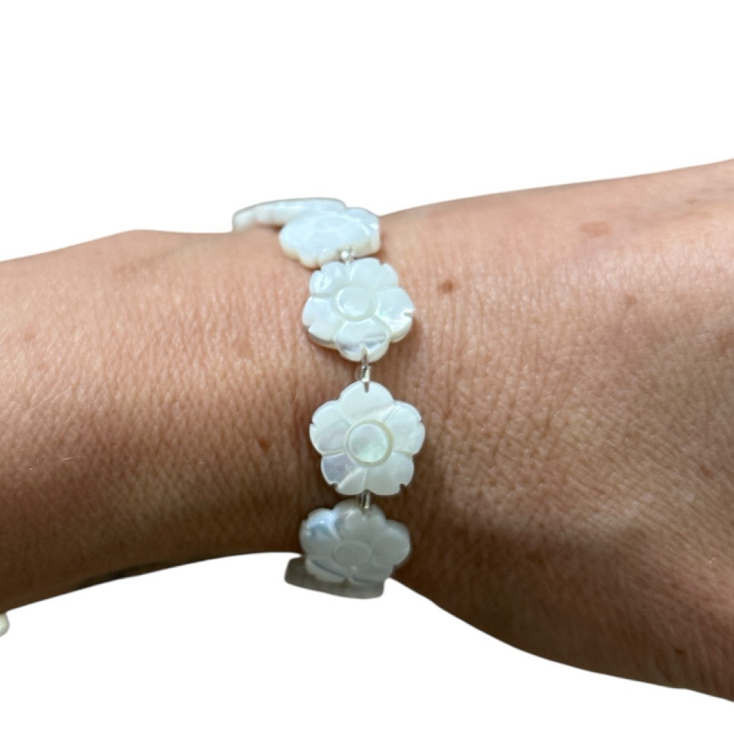 Mother of pearl flower bracelet