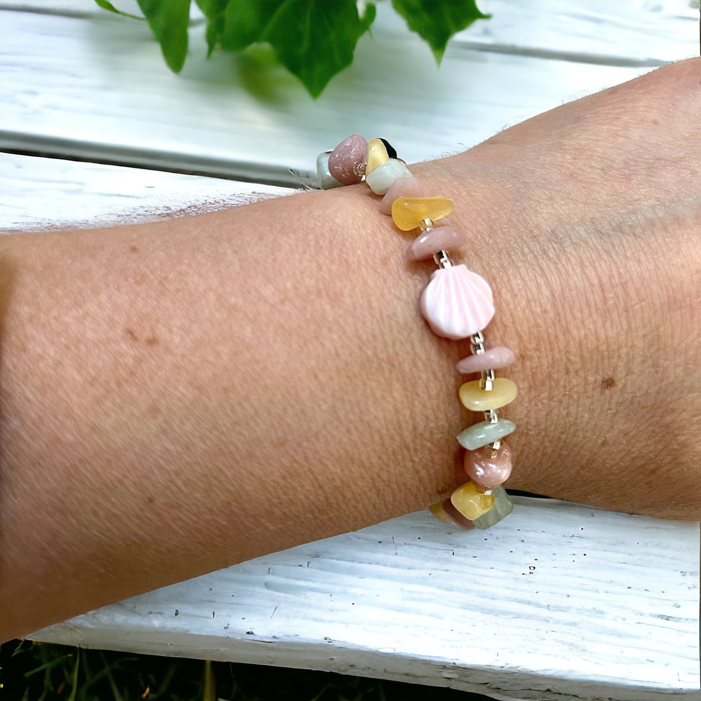 Conch shell & crystal beaded bracelet