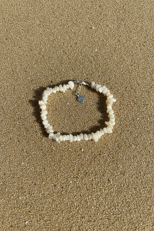 Mother of pearl chip bracelet
