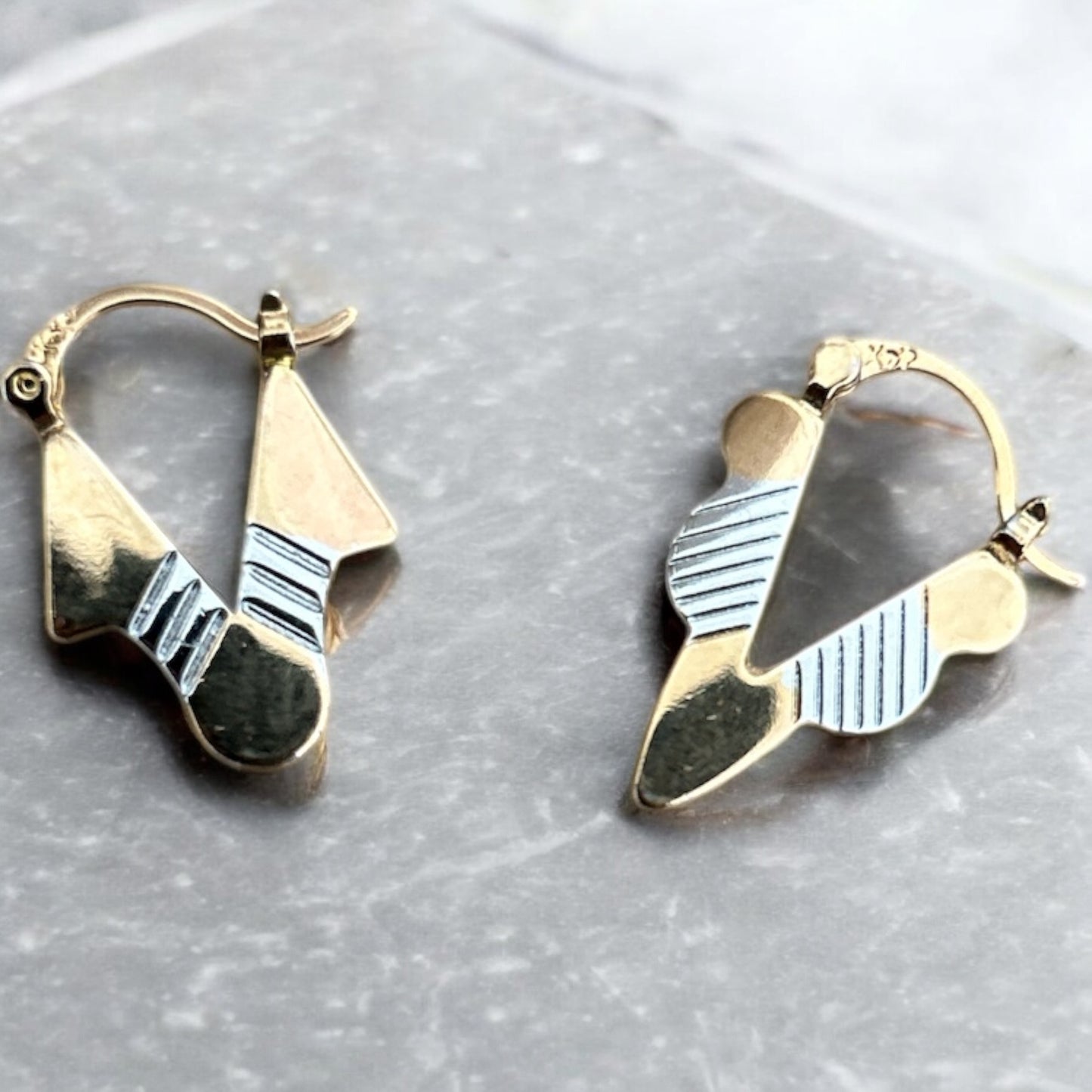 Mixed colour v hoops