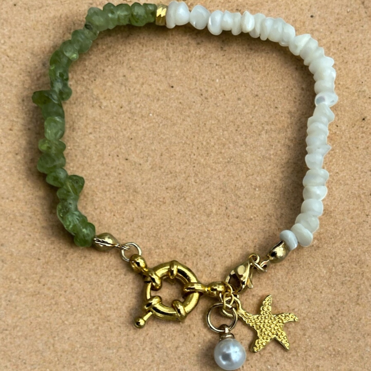 Peridot & mother of pearl chip bracelet