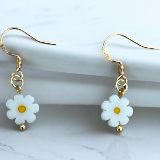 Mini daisy earrings