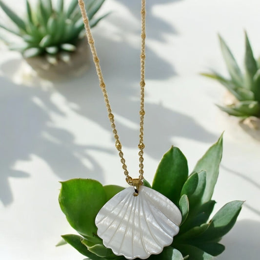 Mother of pearl shell (gold)