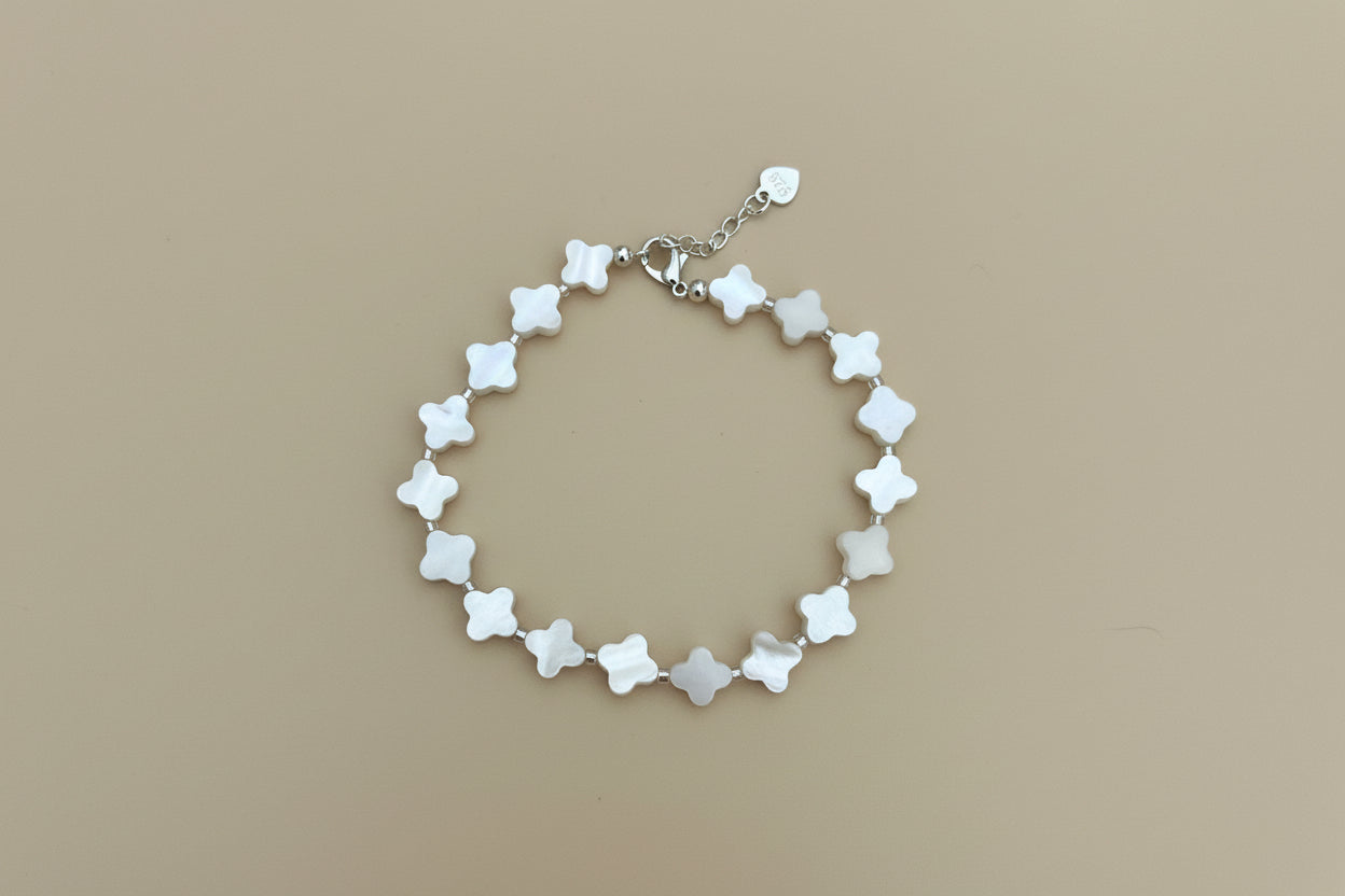 Mother of pearl clover bracelet