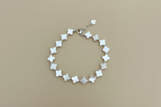 Mother of pearl clover bracelet