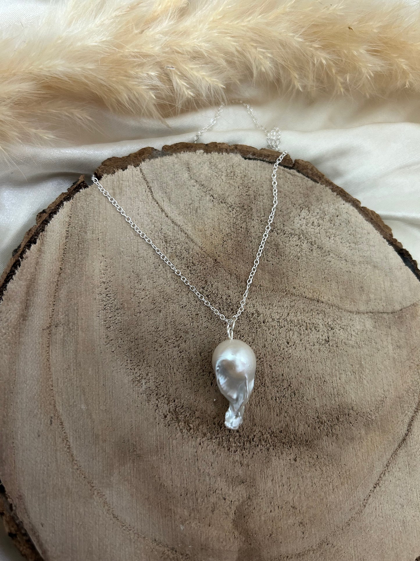 White baroque fireball Pearl necklace