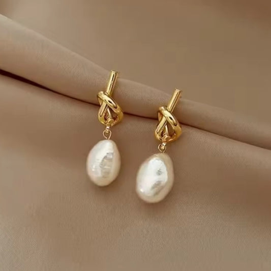 Twisted knot & pearl earrings