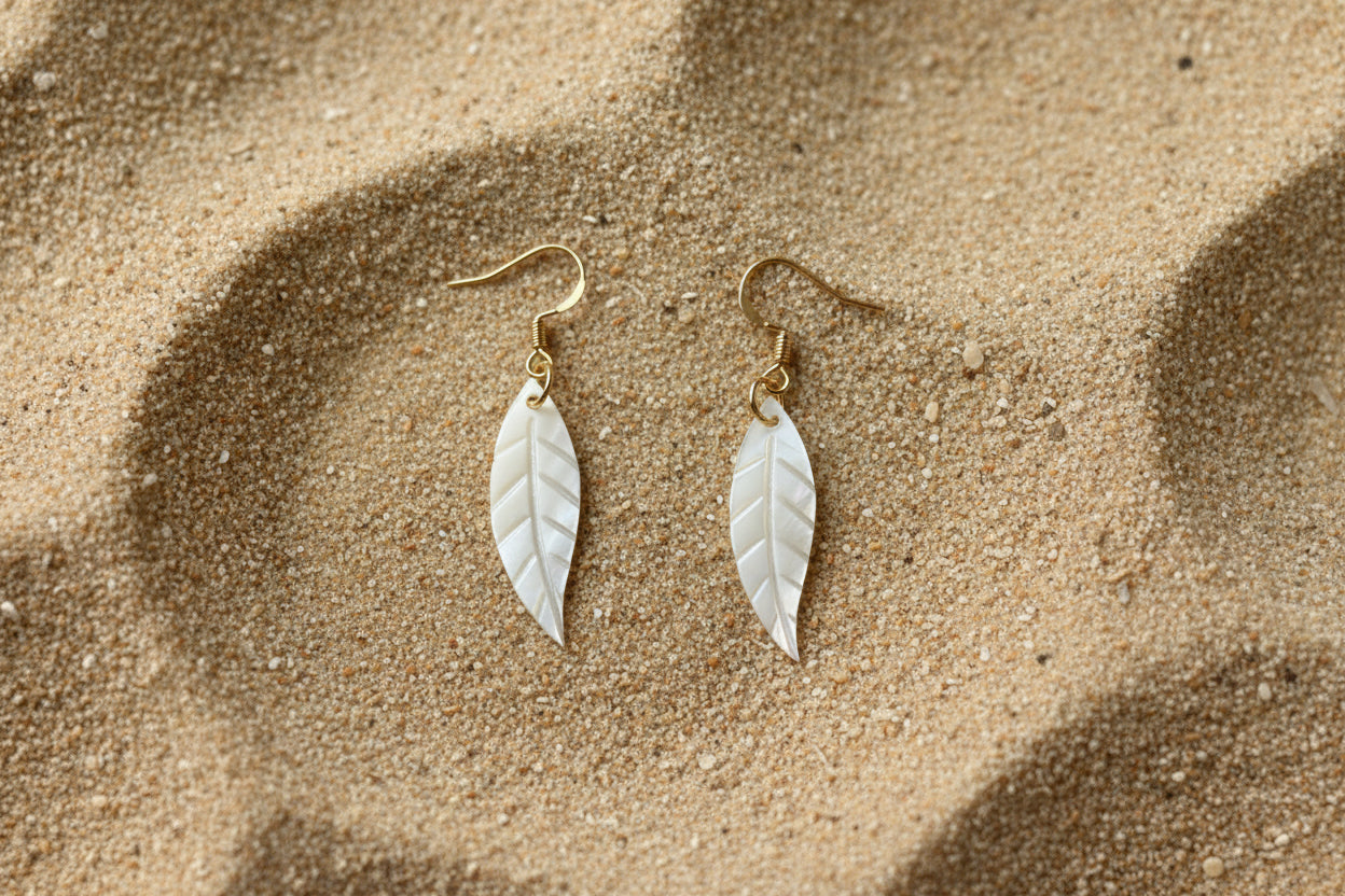 Mother of pearl leaf earrings (925 gold plated)
