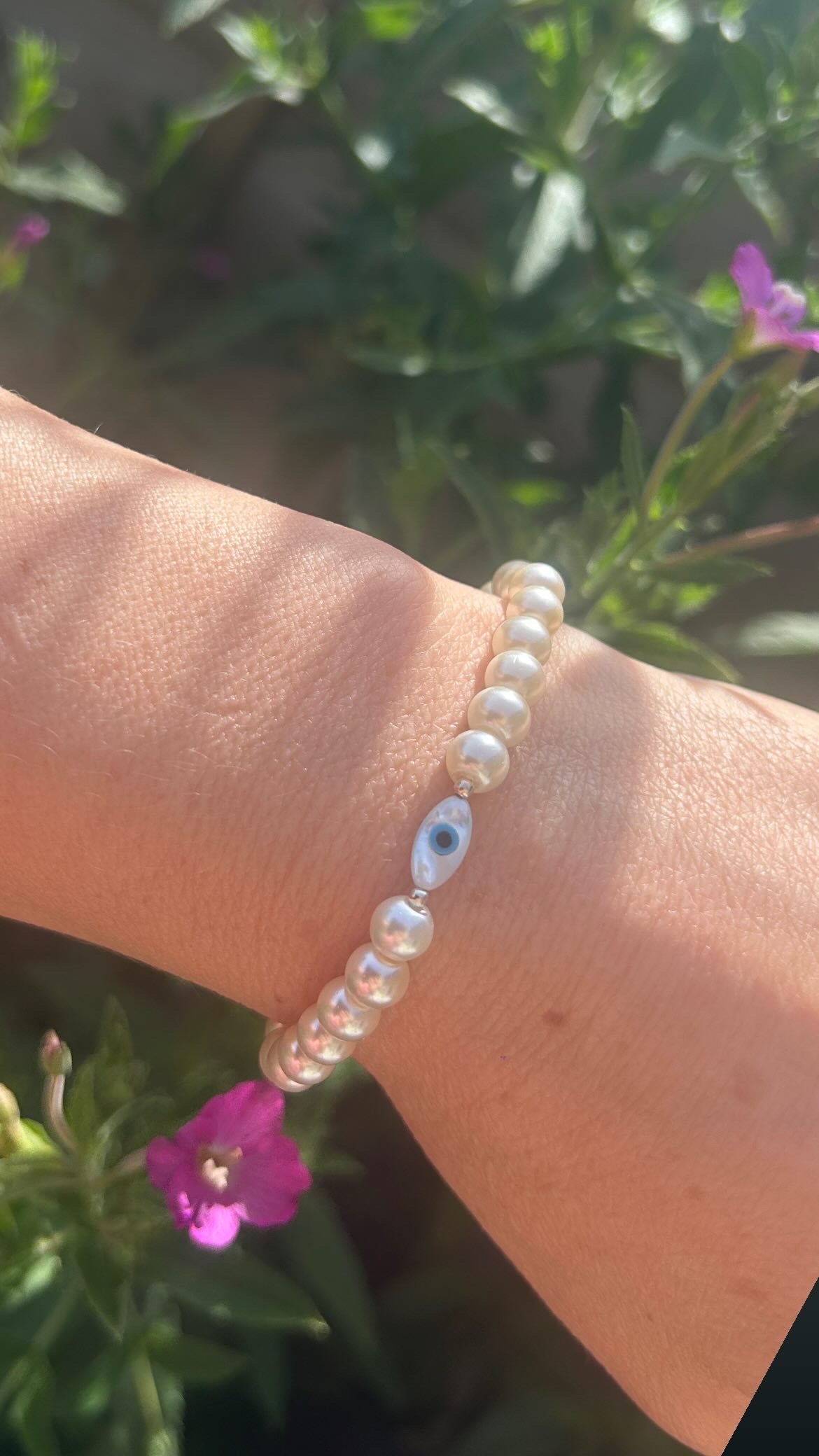 Mother of pearl evil eye bracelet