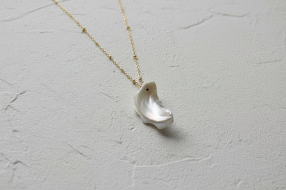 Mother of pearl wave necklace