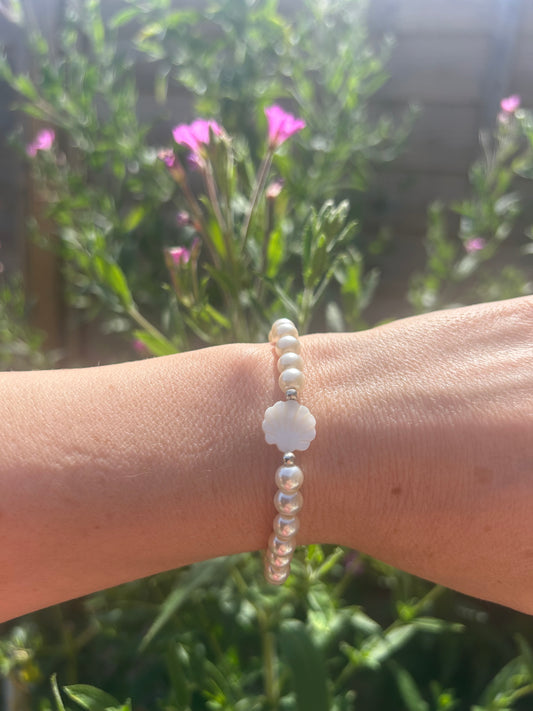 Mother of pearl shell bracelet