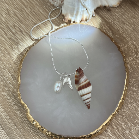 Seashell 925 necklace with 925 charm and fresh water Pearl