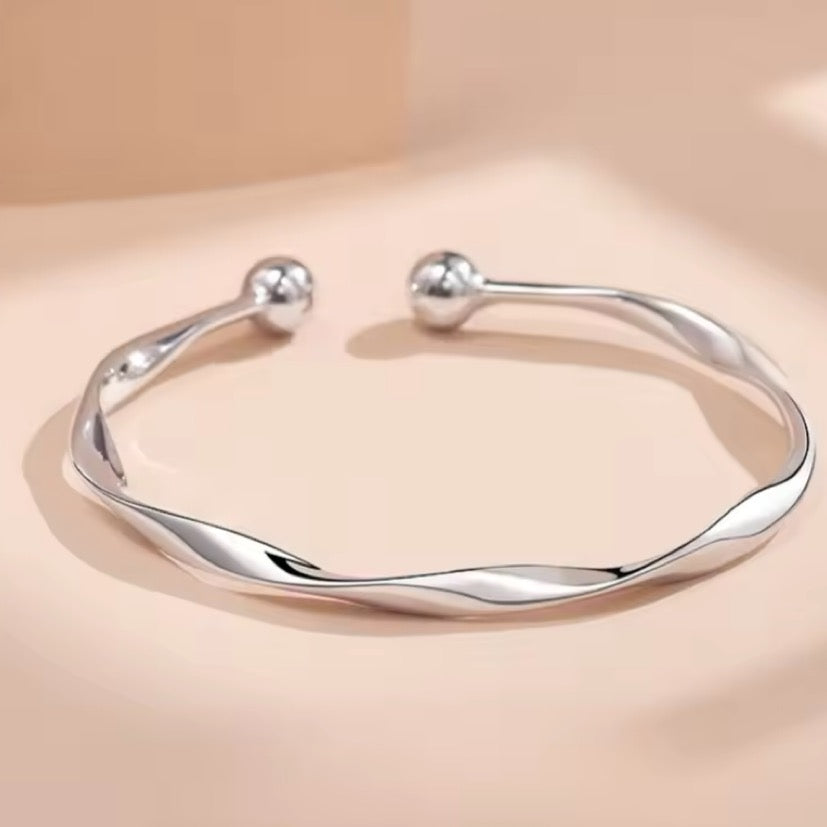 Wave bangle