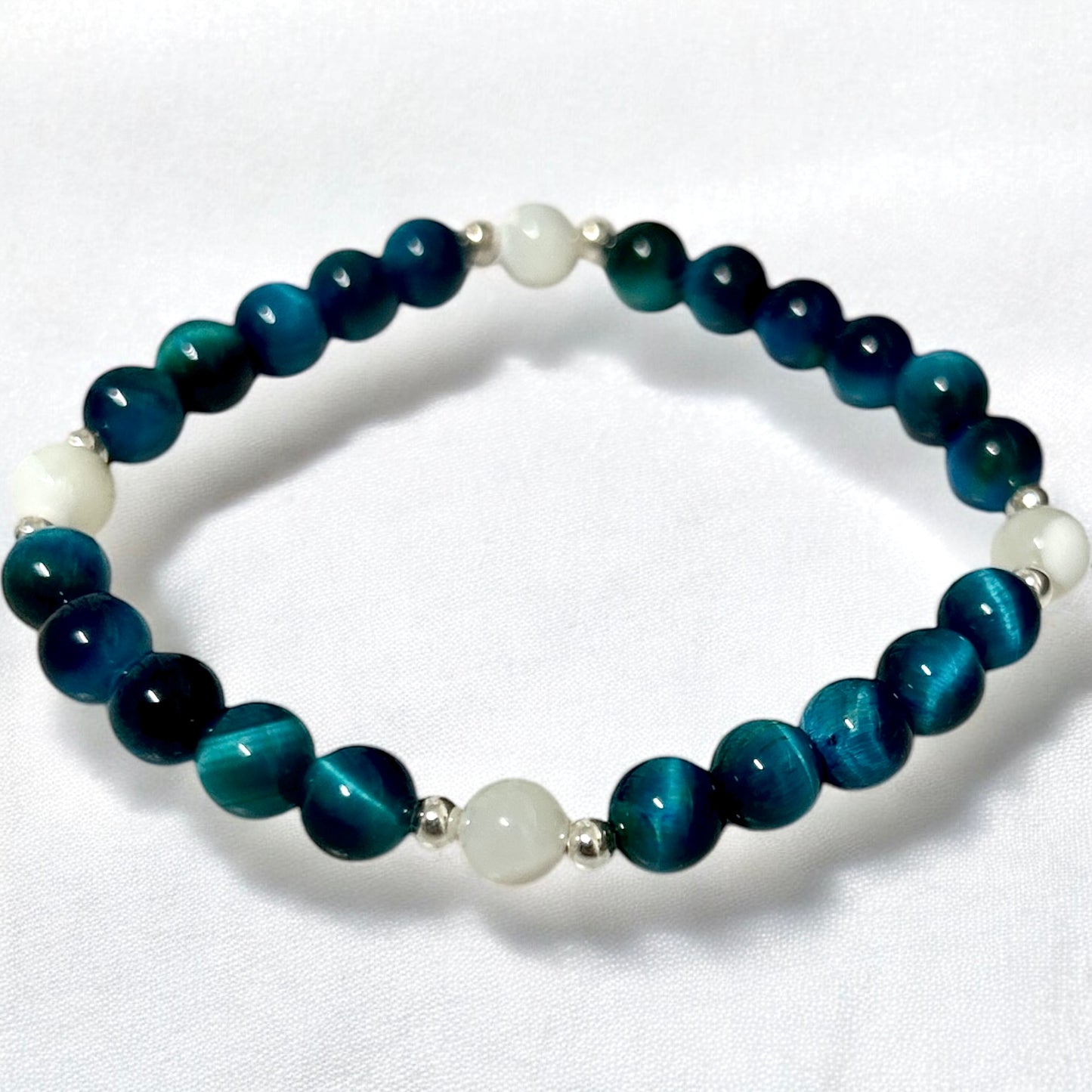Green tigers eye & mother of pearl bracelet