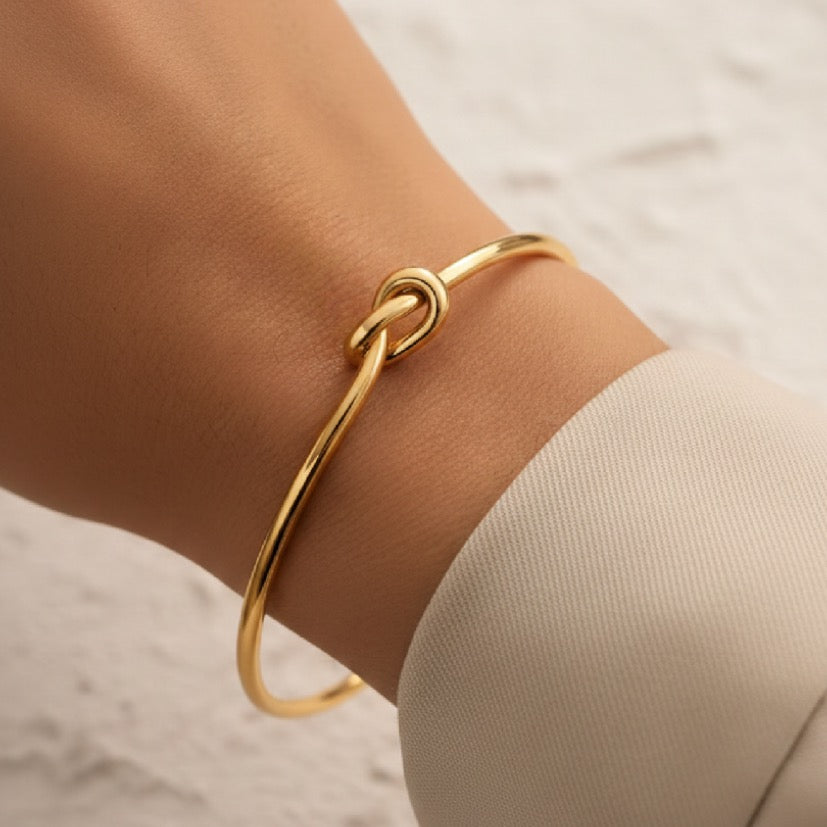 Bow bangle