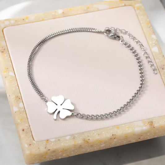Clover bracelet