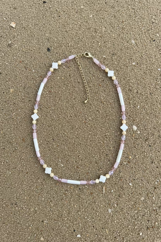 The mother of pearl clover necklace