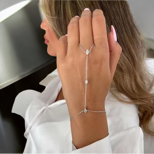 Diamanté finger bracelet chain (silver)