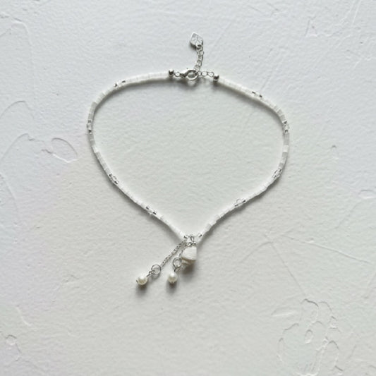 White shimmer clasp anklet