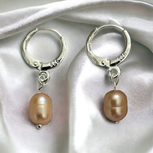 Peach pearl huggie earrings