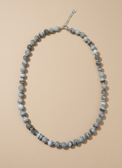 Necklace with round agate neutral beads.