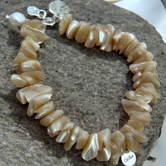 Cream mother of pearl chip bracelet with 925 silver leaf charm