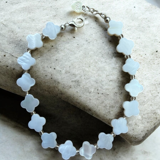 Clover mother of pearl bracelet
