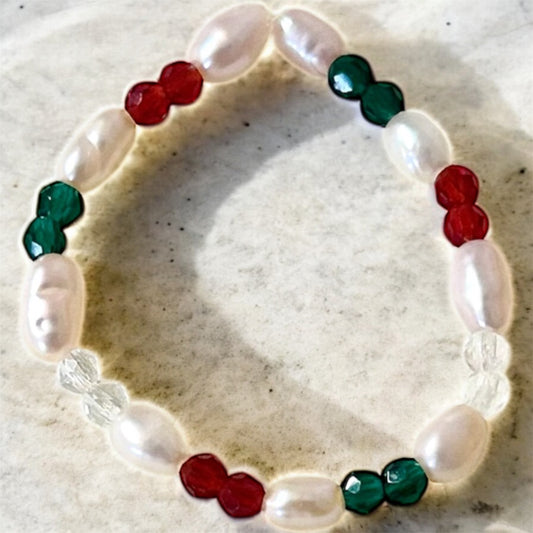 Rice pearl with emerald, ruby & clear quartz gemstone beaded ring